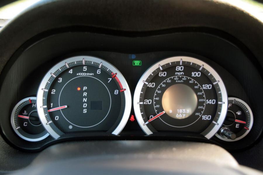 Панель приборов Acura TSX V6 2010 года  (фото 19 из 87)